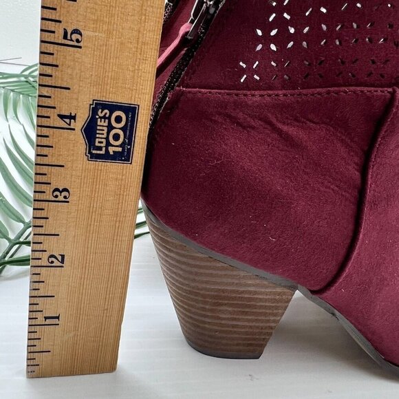 Violet & Red Jackson Lazer Cut Topline Bootie Faux Suede Burgundy Size 7 NWOB - Picture 11 of 14